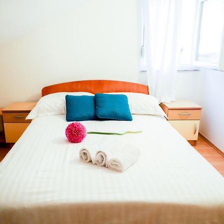 The Florens Residence Near The Beach With The Pool, Bbq And Kids Playground, Zadar Diklo Pokoj fotografie