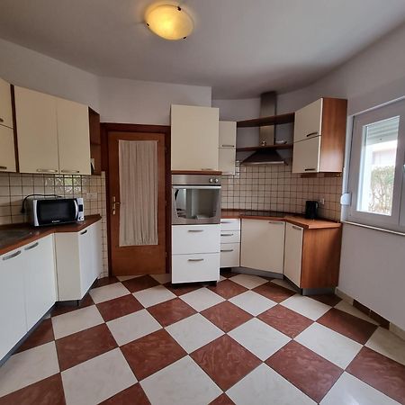 The Florens Residence Near The Beach With The Pool, Bbq And Kids Playground, Zadar Diklo Pokoj fotografie
