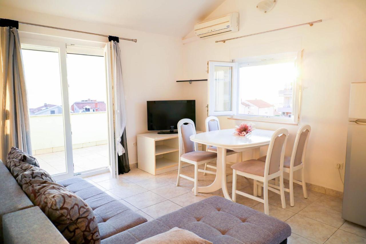 The Florens Residence Near The Beach With The Pool, Bbq And Kids Playground, Zadar Diklo Exteriér fotografie
