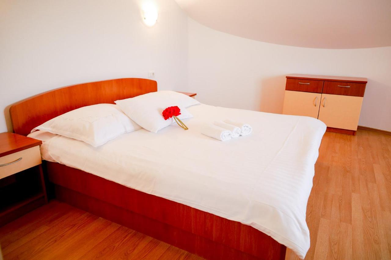 The Florens Residence Near The Beach With The Pool, Bbq And Kids Playground, Zadar Diklo Exteriér fotografie